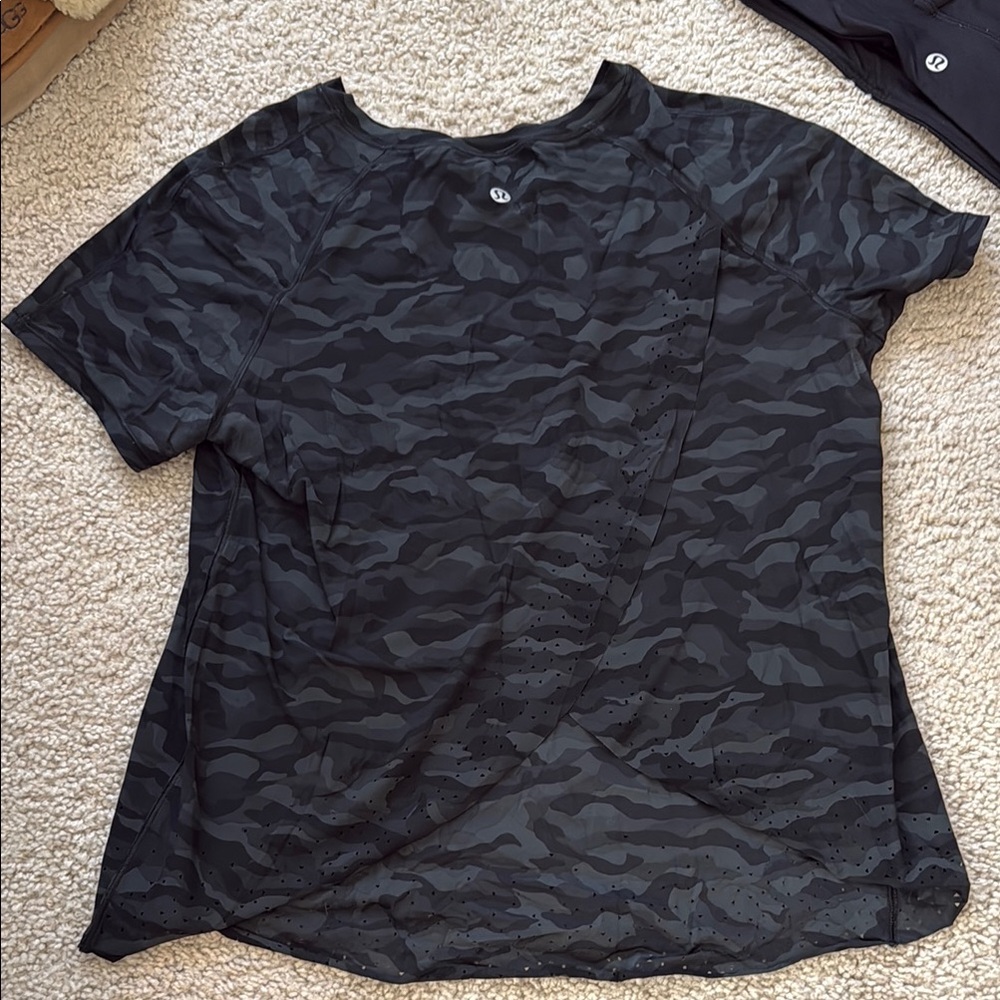 lululemon athletica Black Camouflage Short Sleeve Tee cross back- LIKE NEW